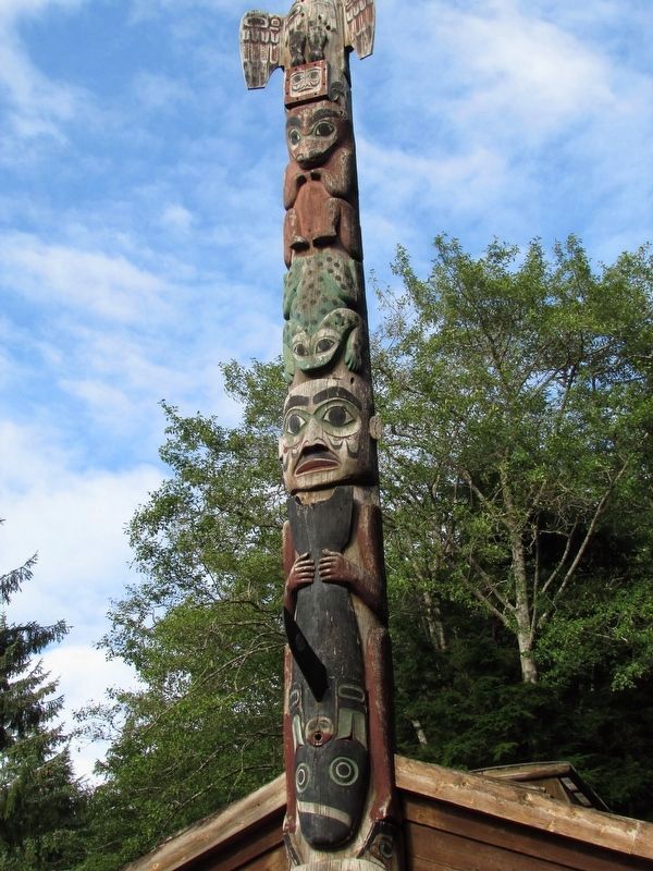Multiple figures on the Totem Pole. Click for full size. Multiple figures on the Totem Pole image. Click for full size.