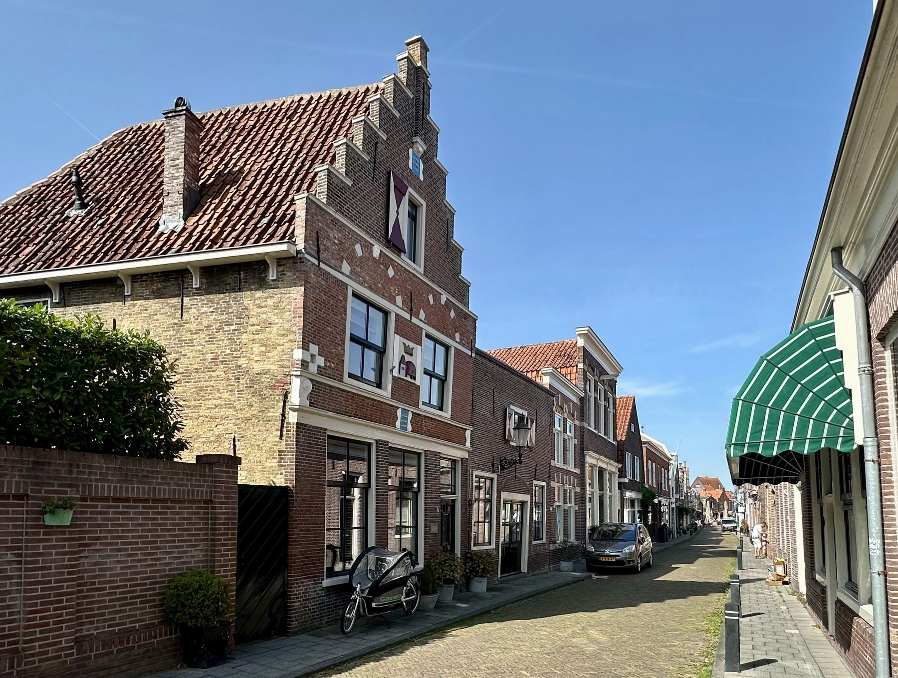 Sint Janstraat 9 and marker - looking north on Sint Janstraat image. Click for full size.