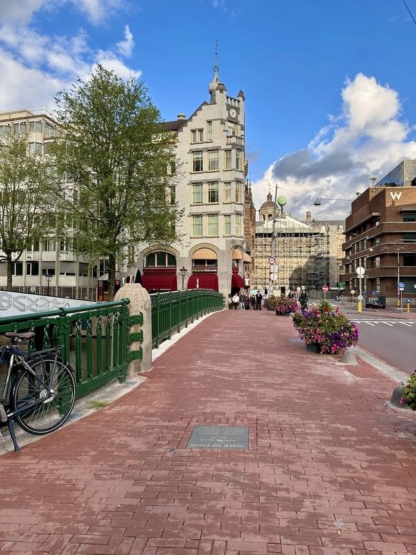 Annemarie Grewel Marker - wide view, looking east on Raadhuisstraat image. Click for full size.