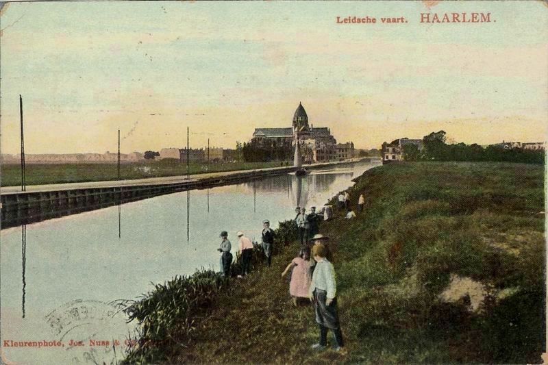 Haarlem-Leiden Tow-Canal (by now just Leiden Canal), looking north. Click for full size. Haarlem-Leiden Tow-Canal (by now just Leiden Canal), looking north image. Click for full size.