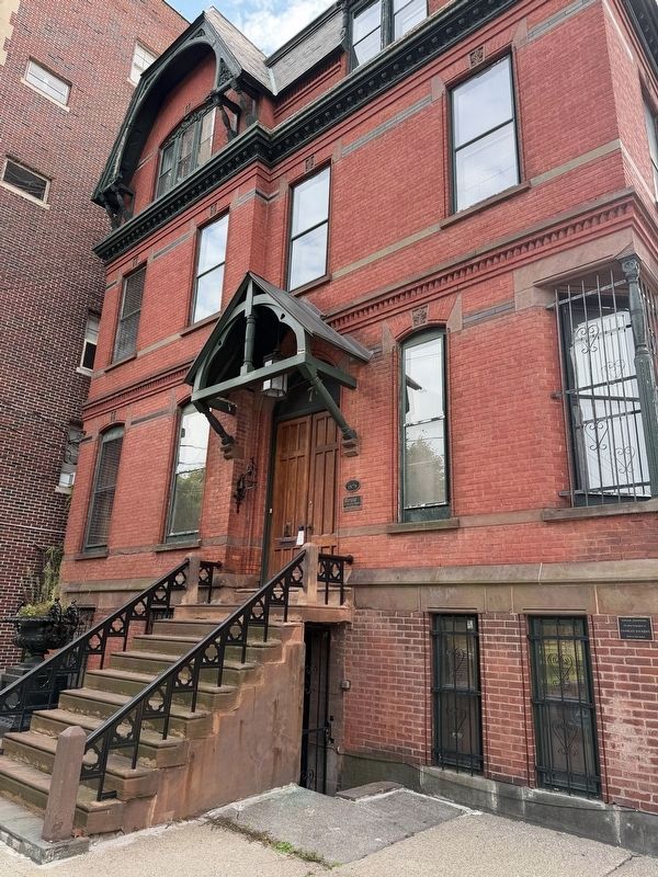 78 Willett Street Marker (next to door) image. Click for full size.