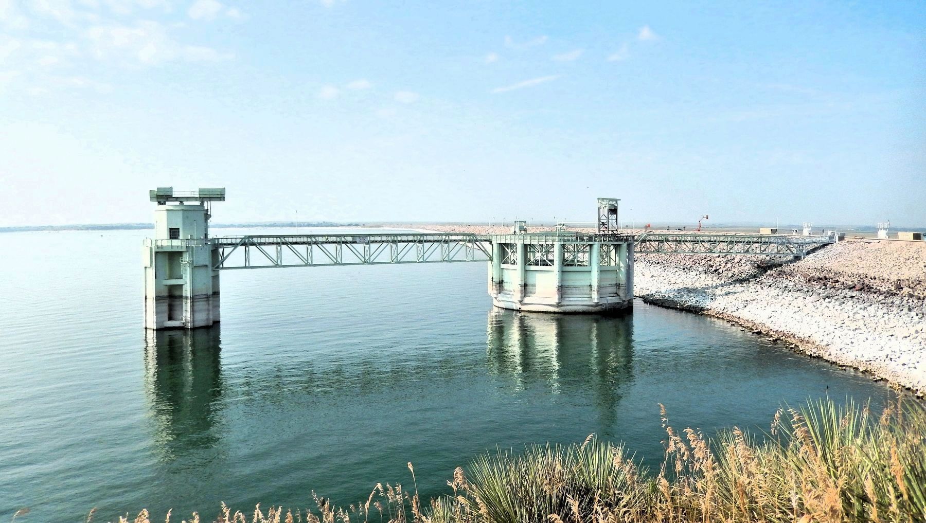 Kingsley Dam & Outlet Tower image. Click for full size.