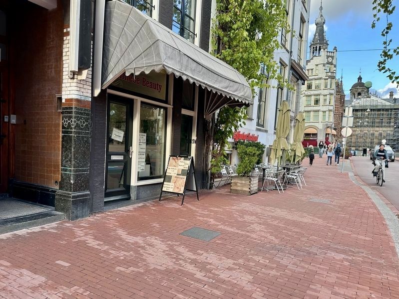 Inge Intven Marker - wide view, looking east on Raadhuisstraat. Click for full size. Inge Intven Marker - wide view, looking east on Raadhuisstraat image. Click for full size.