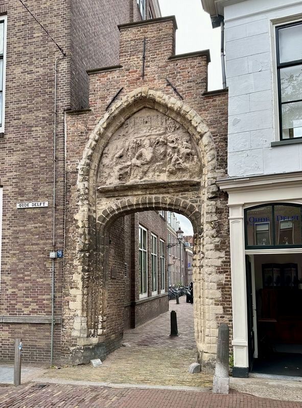 Bagijnhofpoort and marker image. Click for full size.