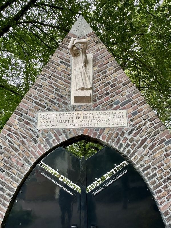 Gouda Holocaust Memorial - gate text image. Click for full size.