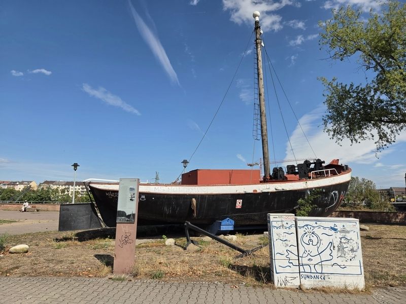 Aalschokker / Eel-Fishing Boat and Marker. Click for full size. Aalschokker / Eel-Fishing Boat and Marker image. Click for full size.