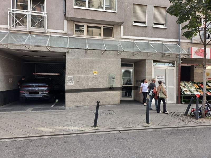 Schwan’sche Buchhandlung, H 1, 12 / Schwan Bookshop, H 1, 12 Marker. Click for full size. Schwan’sche Buchhandlung, H 1, 12 / Schwan Bookshop, H 1, 12 Marker image. Click for full size.
