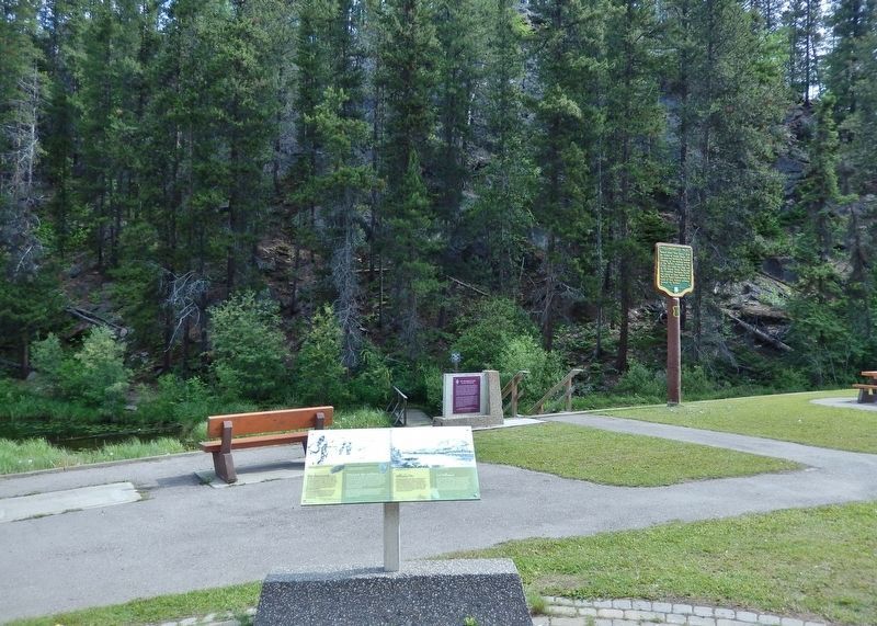 Travelling a Traditional Route/Parcourir une route traditionnelle Marker. Click for full size. Travelling a Traditional Route/Parcourir une route traditionnelle Marker image. Click for full size.