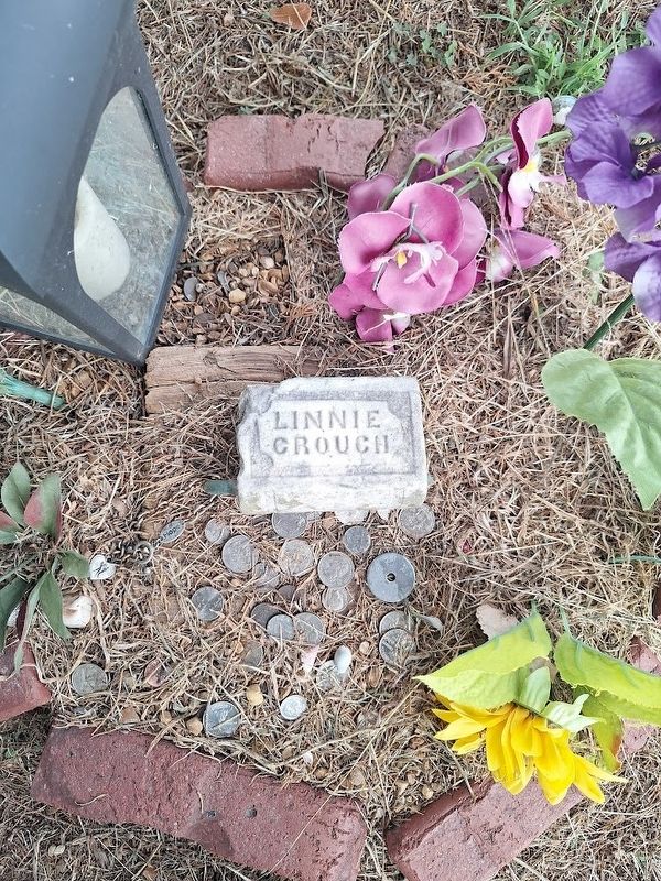 Linnie Crouch Marker. Click for full size. Linnie Crouch Marker image. Click for full size.