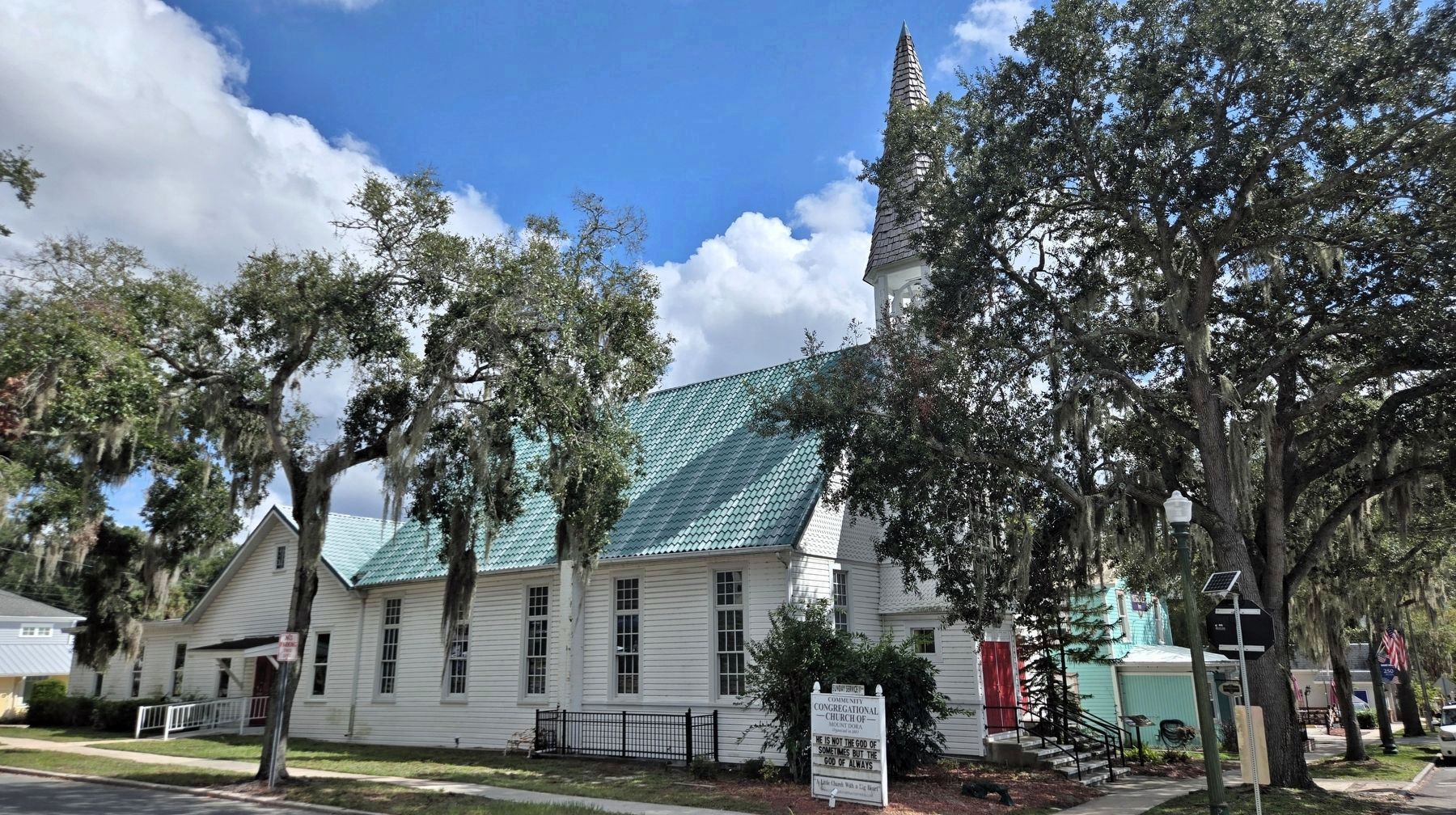 First Congregational Church of Mount Dora (<i>northwest elevation</i>). Click for full size. First Congregational Church of Mount Dora (<i>northwest elevation</i>) image. Click for full size.