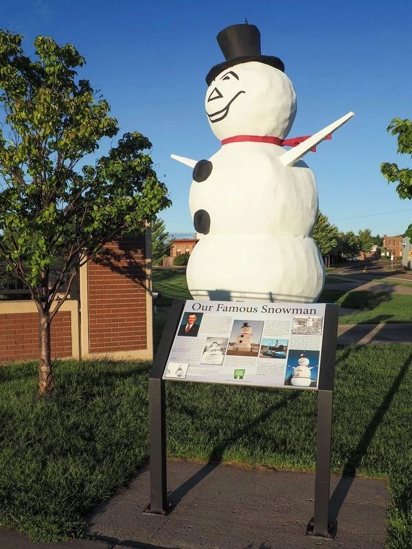 Our Famous Snowman Marker due west of the North St. Paul Snowman. Click for full size. Our Famous Snowman Marker due west of the North St. Paul Snowman image. Click for full size.