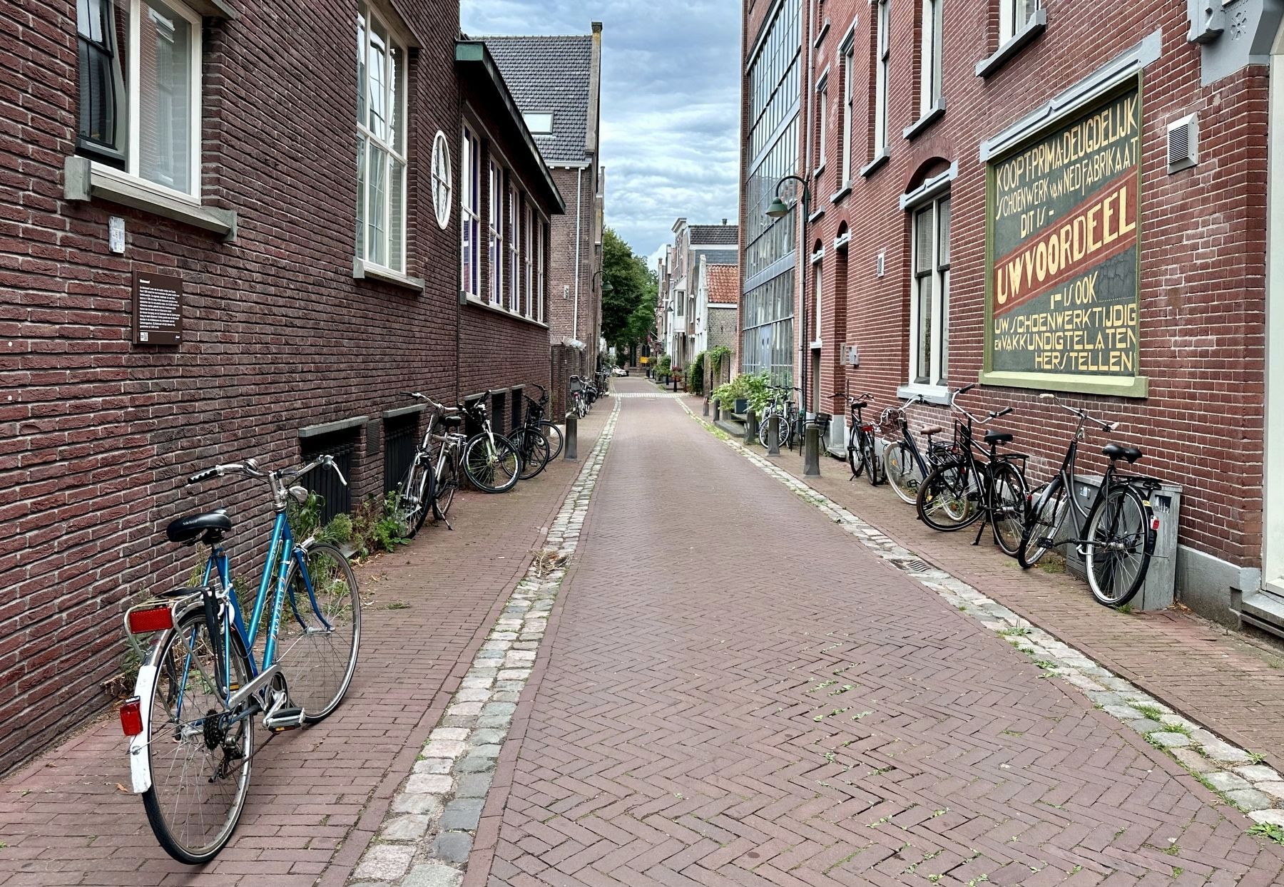 Molenwerf - looking east along Molenwerf towards Spieringstraat image. Click for full size.