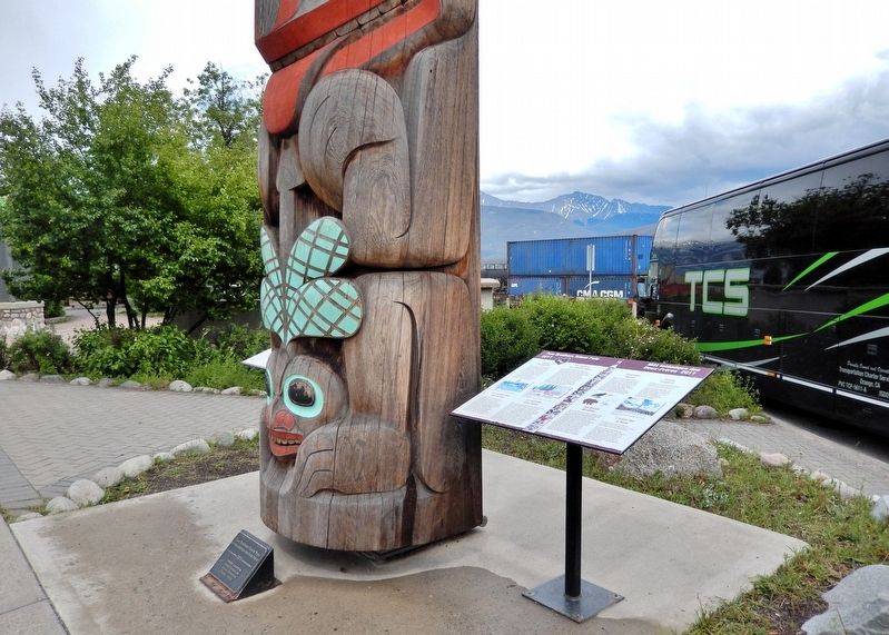 Two Brothers Totem Pole 2011 / Mât totémique des Deux-Frères 2011 Marker. Click for full size. Two Brothers Totem Pole 2011 / Mât totémique des Deux-Frères 2011 Marker image. Click for full size.