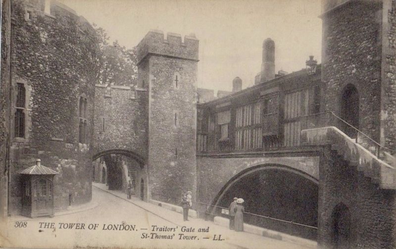 Tower of London - Traitors' Gate and St Thomas’ Tower. Click for full size. Tower of London - Traitors' Gate and St Thomas’ Tower image. Click for full size.