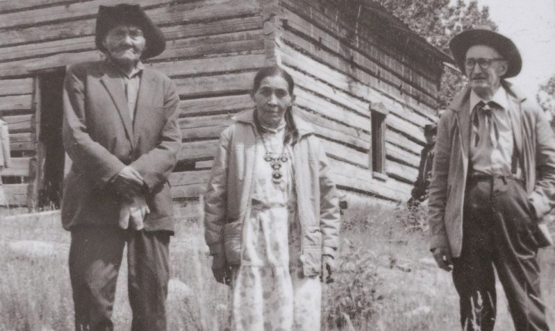 Marker detail: Des descendants visitant le homestead d’Ewan et de Madeline Moberly, en 1972. Click for full size. Marker detail: Des descendants visitant le homestead d’Ewan et de Madeline Moberly, en 1972 image. Click for full size.