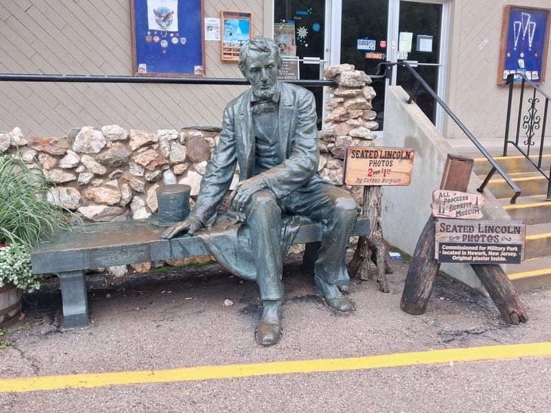 The Seated Lincoln Statue and Markers image. Click for full size.