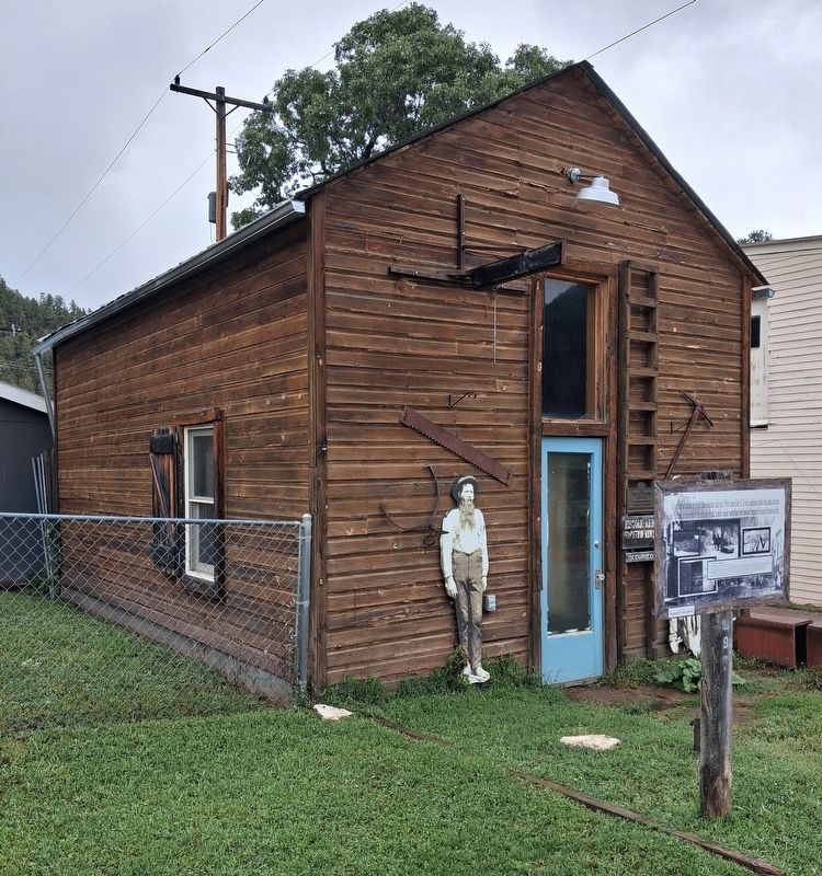 Halley's Store Icehouse and Marker. Click for full size. Halley's Store Icehouse and Marker image. Click for full size.