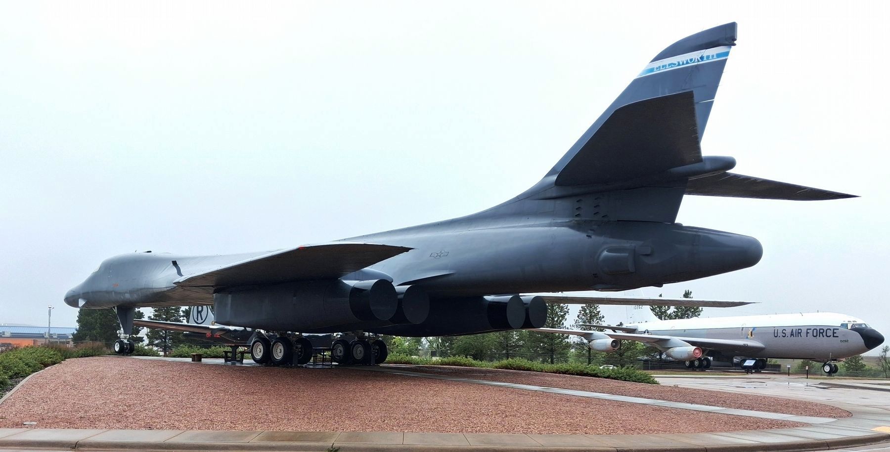 B1-B <i>Lancer</i>. Click for full size. B1-B <i>Lancer</i> image. Click for full size.
