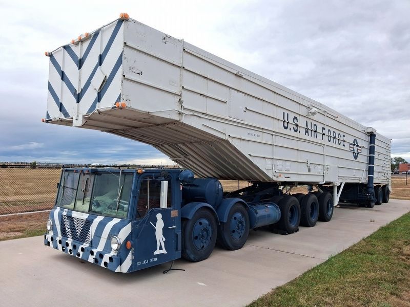 Missile Transporter-Erector. Click for full size. Missile Transporter-Erector image. Click for full size.
