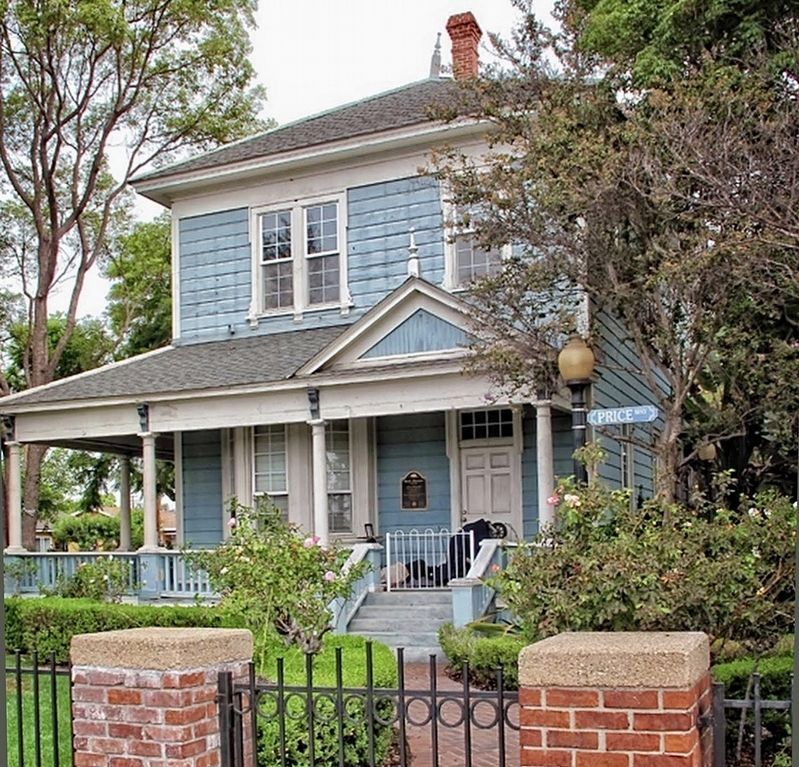 Bell House and Marker. Click for full size. Bell House and Marker image. Click for full size.