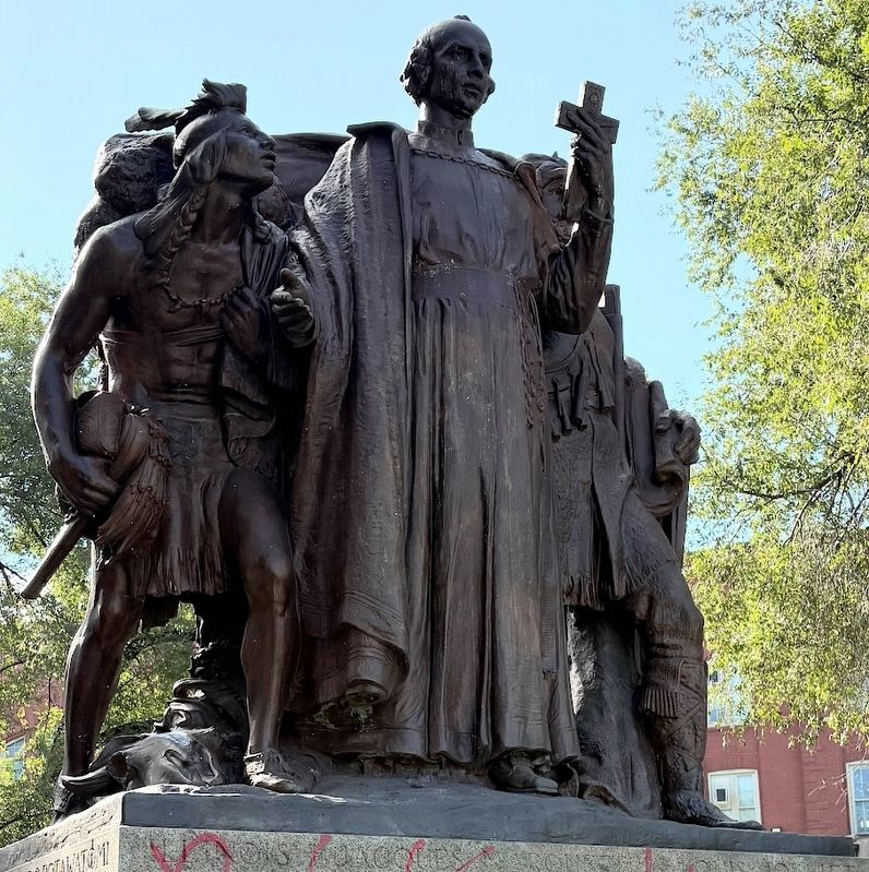 Jacques Marquette-Louis Jolliet statue image. Click for full size.