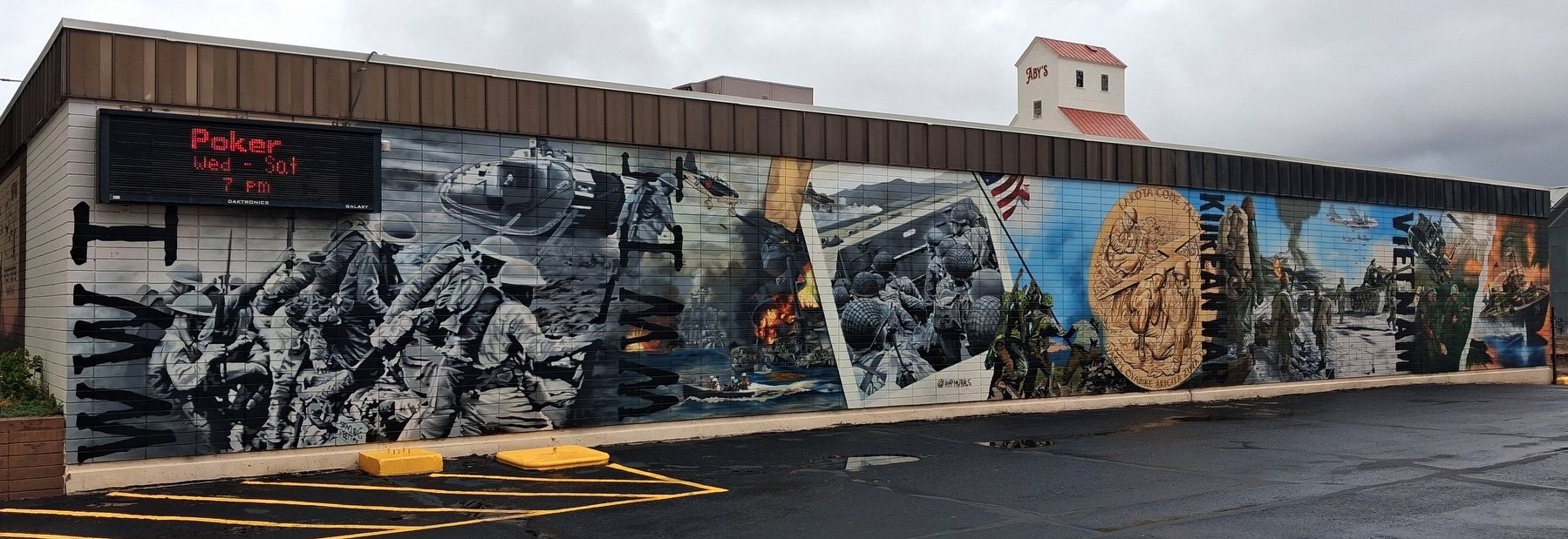 War Memorial Mural image. Click for full size.