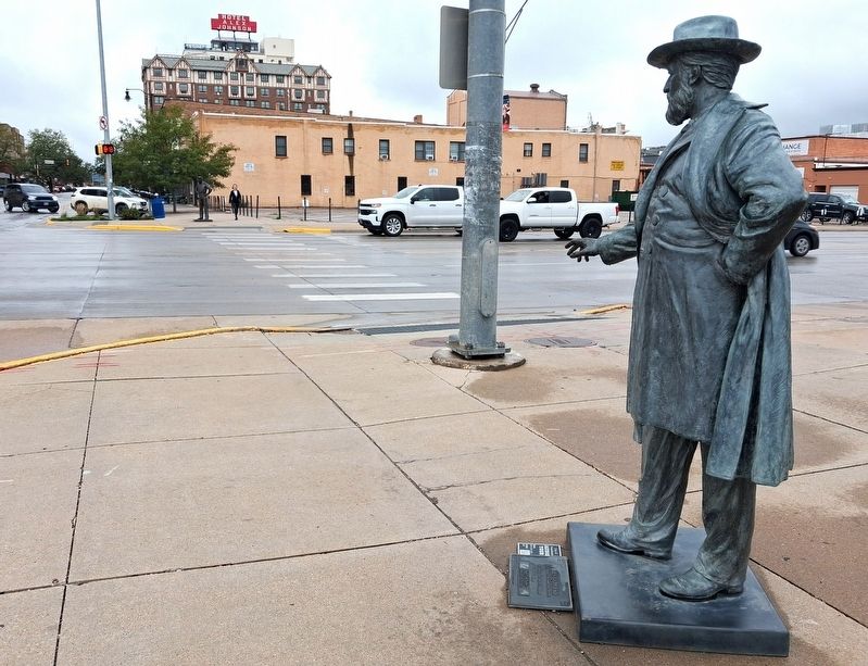 James Garfield Marker and Sculpture. Click for full size. James Garfield Marker and Sculpture image. Click for full size.
