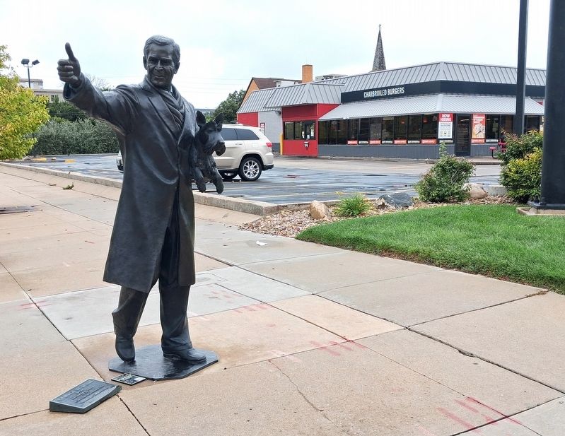 George W. Bush Marker and Sculpture image. Click for full size.