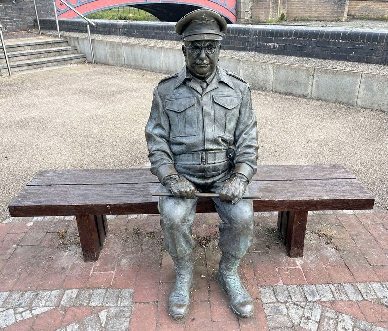 Dad's Army Statue image. Click for full size.